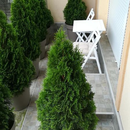 M4U Apartments Nis Bagian luar foto